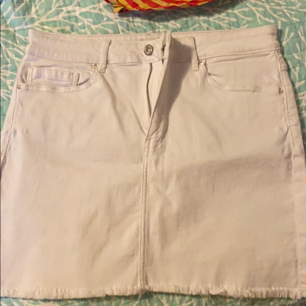 White jean skirt size 29